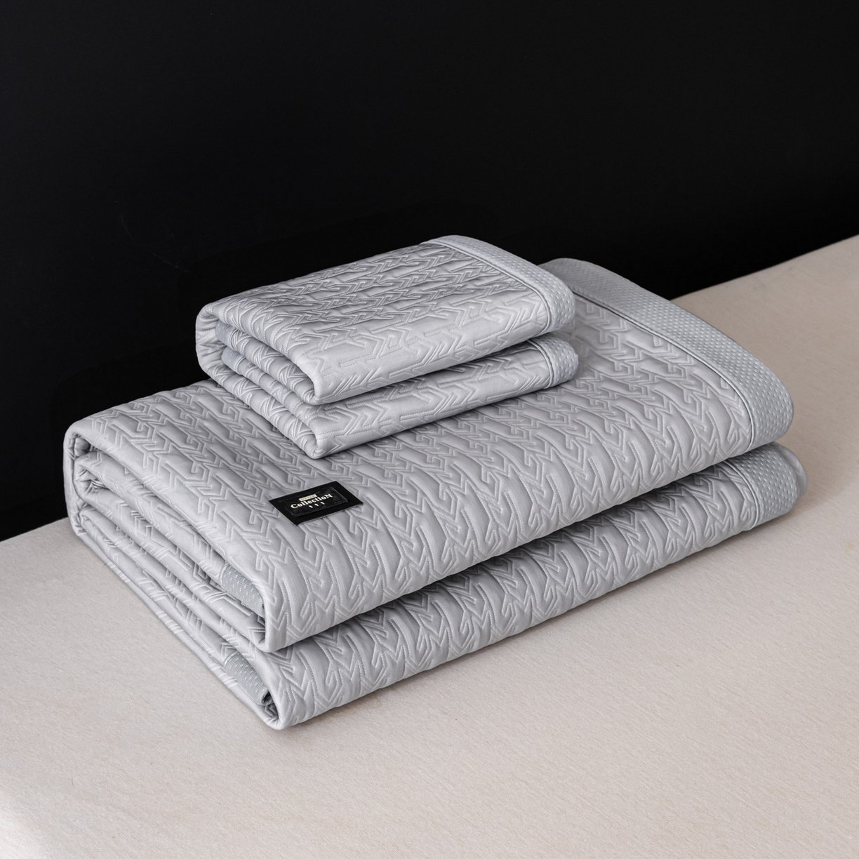 91家纺网 家纺一手货源 找家纺 慕木家纺 2026新款A类复合三明治PE乙纶提花冰豆豆凉席床笠海之恋系列（提供买家秀） 海之恋-灰床席款