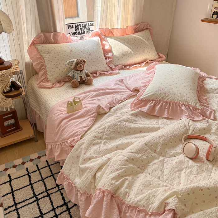 91家纺网 家纺一手货源 找家纺 禾沐 2026新款床盖款花边夏被四件套 春日甜桃心粉