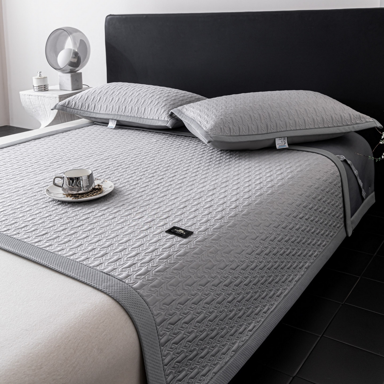 91家纺网 家纺一手货源 找家纺 慕木家纺 2026新款A类复合三明治PE乙纶提花冰豆豆凉席床笠海之恋系列（提供买家秀） 海之恋-灰床席款