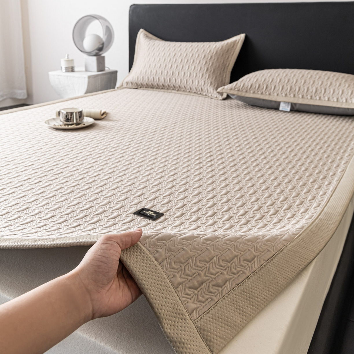 91家纺网 家纺一手货源 找家纺 慕木家纺 2026新款A类复合三明治PE乙纶提花冰豆豆凉席床笠海之恋系列（提供买家秀） 海之恋-卡其床席款