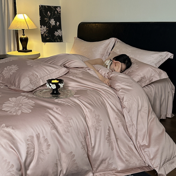 91家纺网 家纺一手货源 找家纺 睡棉坊 2026新款双股长绒棉四件套埋绳款全棉提花四件套 浮光浅梦-浅粉