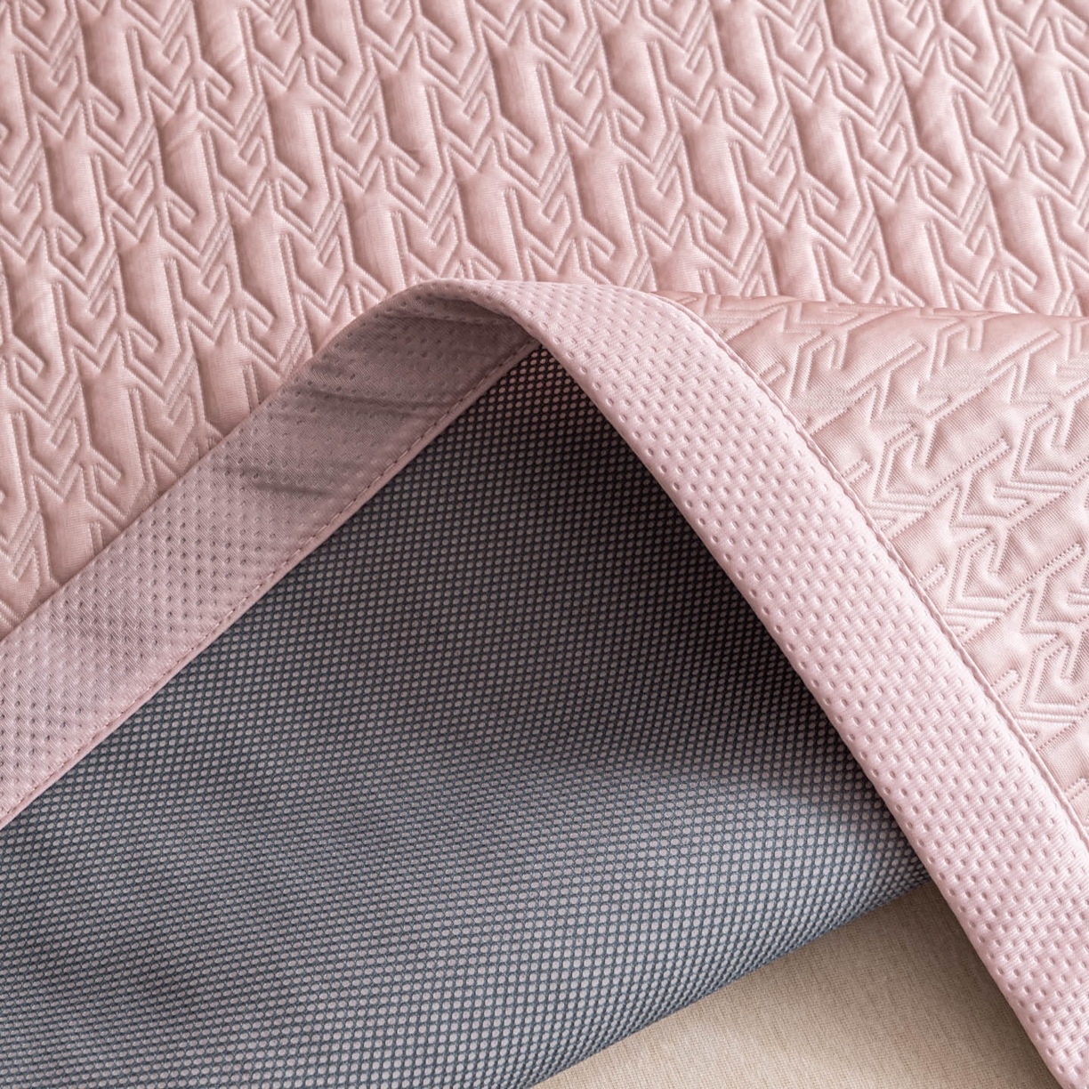 91家纺网 家纺一手货源 找家纺 慕木家纺 2026新款A类复合三明治PE乙纶提花冰豆豆凉席床笠海之恋系列（提供买家秀） 海之恋-粉床席款