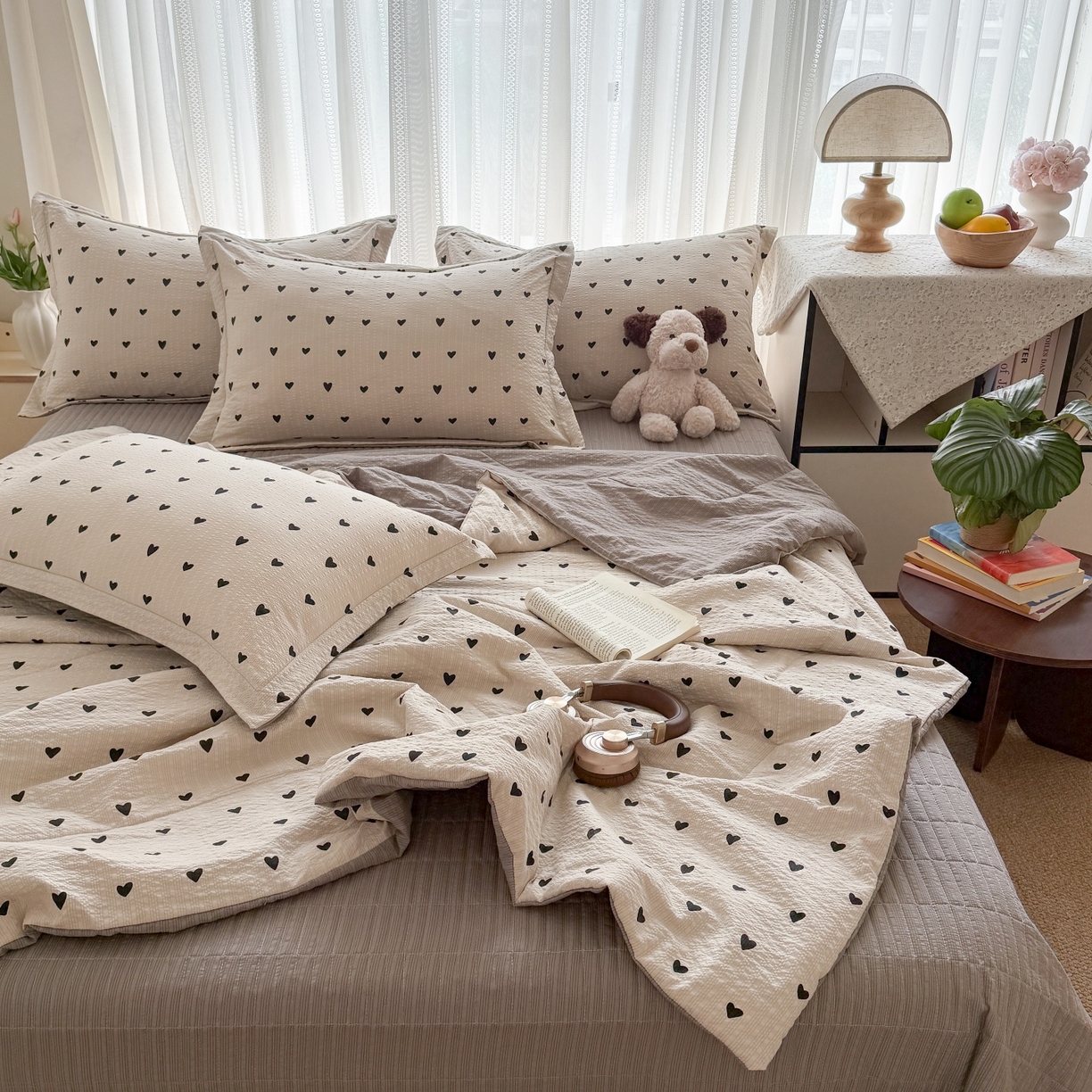 91家纺网 家纺一手货源 找家纺 禾沐 2026新款云感泡芙棉泡芙纱床盖夏被四件套 灰爱心