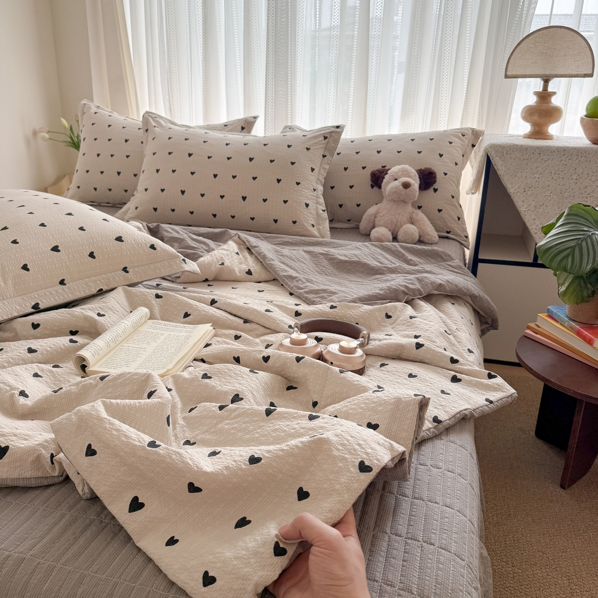 91家纺网 家纺一手货源 找家纺 禾沐 2026新款云感泡芙棉泡芙纱床盖夏被四件套 灰爱心