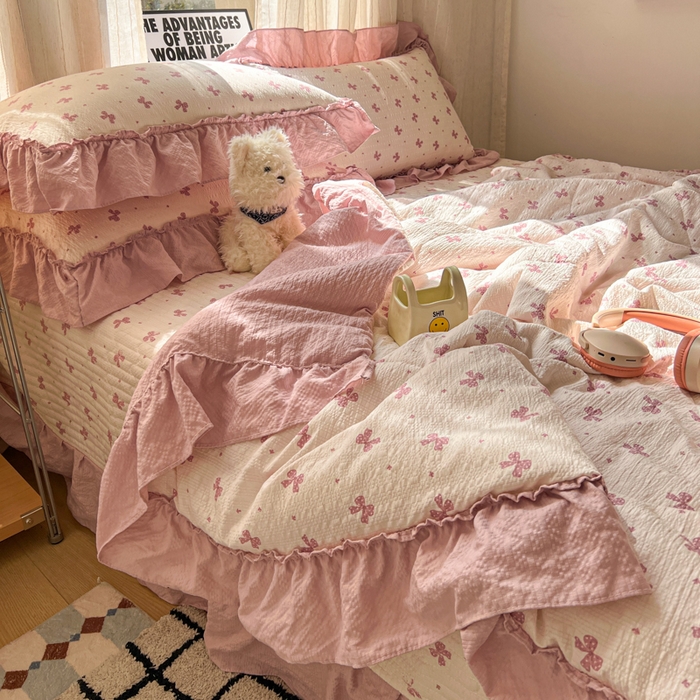 91家纺网 家纺一手货源 找家纺 禾沐 2026新款床盖款花边夏被四件套 粉蝴蝶结