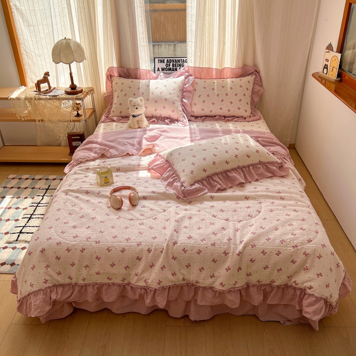 91家纺网 家纺一手货源 找家纺 禾沐 2026新款床盖款花边夏被四件套 粉蝴蝶结