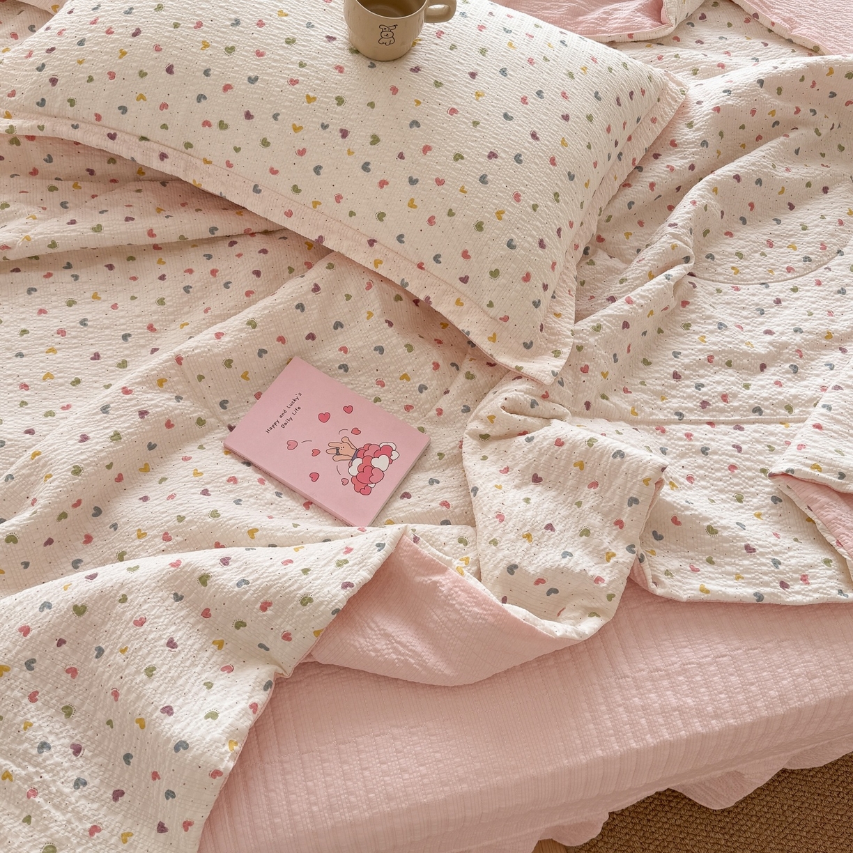 91家纺网 家纺一手货源 找家纺 禾沐 2026新款云感泡芙棉泡芙纱床盖夏被四件套 爱心点点