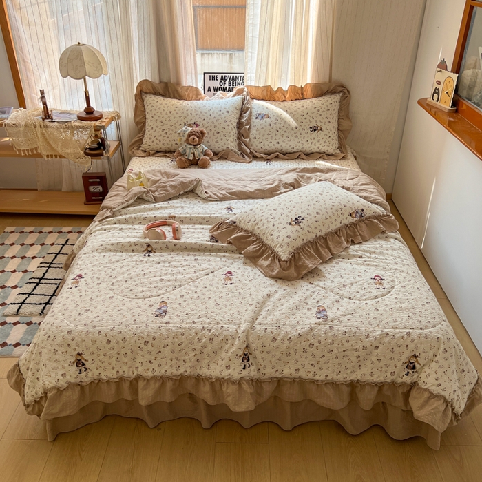 91家纺网 家纺一手货源 找家纺 禾沐 2026新款床盖款花边夏被四件套 花间娃娃