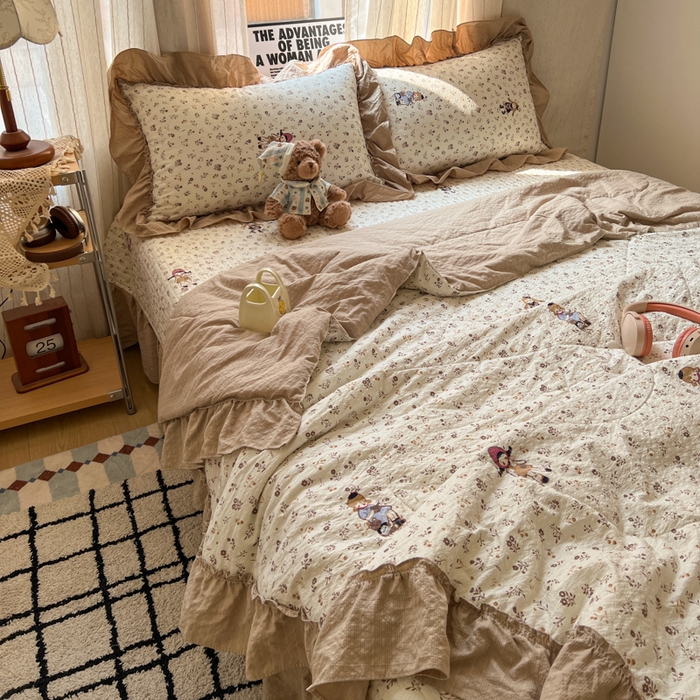 91家纺网 家纺一手货源 找家纺 禾沐 2026新款床盖款花边夏被四件套 花间娃娃