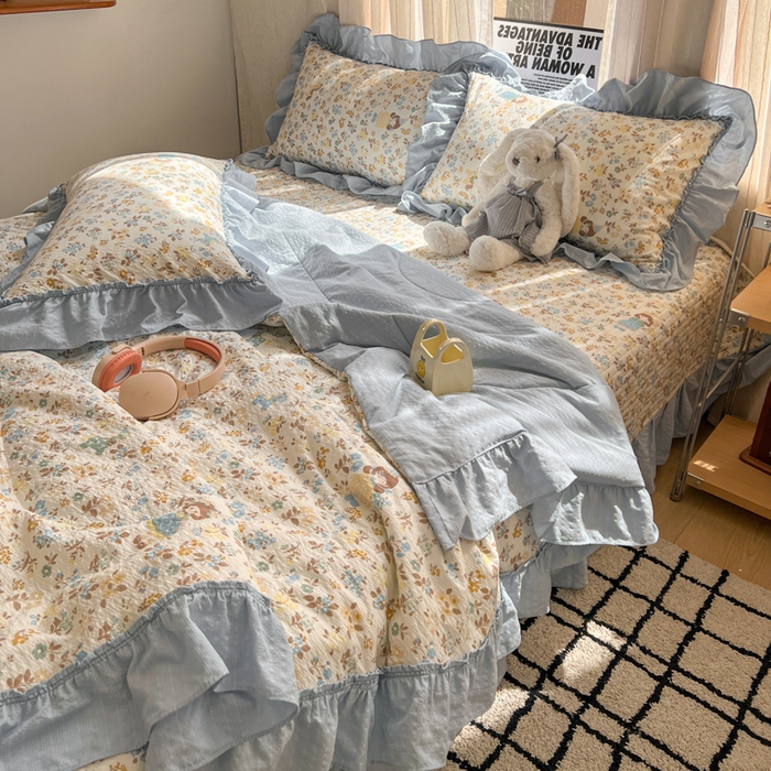 91家纺网 家纺一手货源 找家纺 禾沐 2026新款床盖款花边夏被四件套 花镜人偶黄