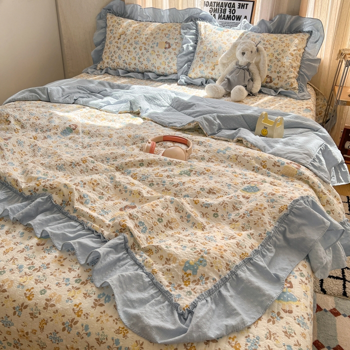 91家纺网 家纺一手货源 找家纺 禾沐 2026新款床盖款花边夏被四件套 花镜人偶黄