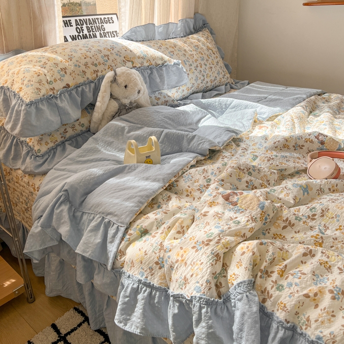 91家纺网 家纺一手货源 找家纺 禾沐 2026新款床盖款花边夏被四件套 花镜人偶黄