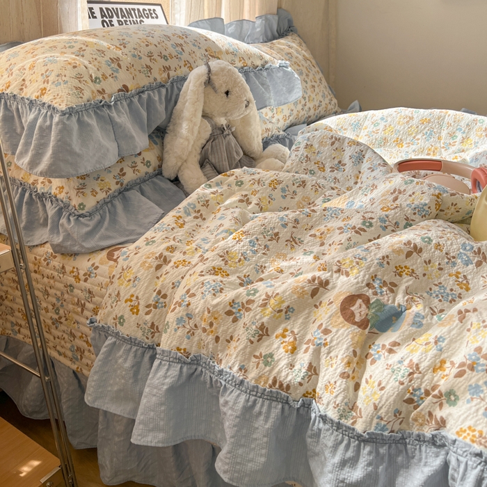 91家纺网 家纺一手货源 找家纺 禾沐 2026新款床盖款花边夏被四件套 花镜人偶黄