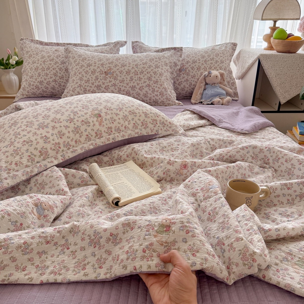 91家纺网 家纺一手货源 找家纺 禾沐 2026新款云感泡芙棉泡芙纱床盖夏被四件套 红果兔兔