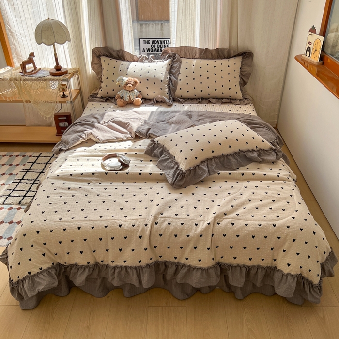 91家纺网 家纺一手货源 找家纺 禾沐 2026新款床盖款花边夏被四件套 咖爱心