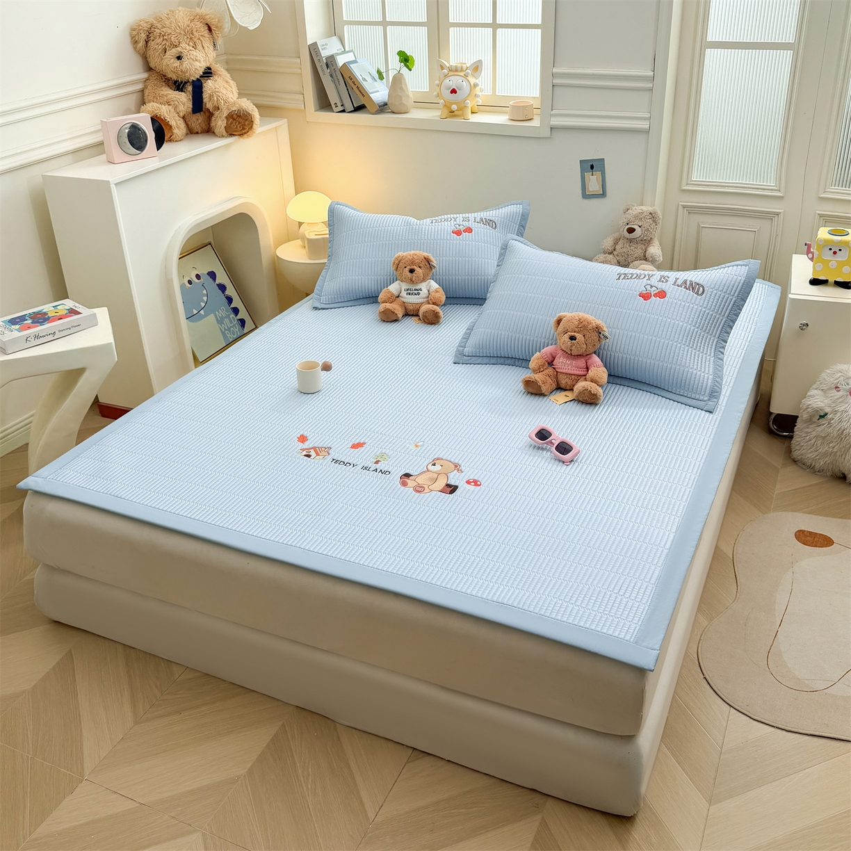 91家纺网 家纺一手货源 找家纺 慕木家纺 2026新款A类高端刺绣pe乙纶冰豆豆席爱兰系列正版授权（提供买家秀） 蓝屿泰迪-蓝床席款