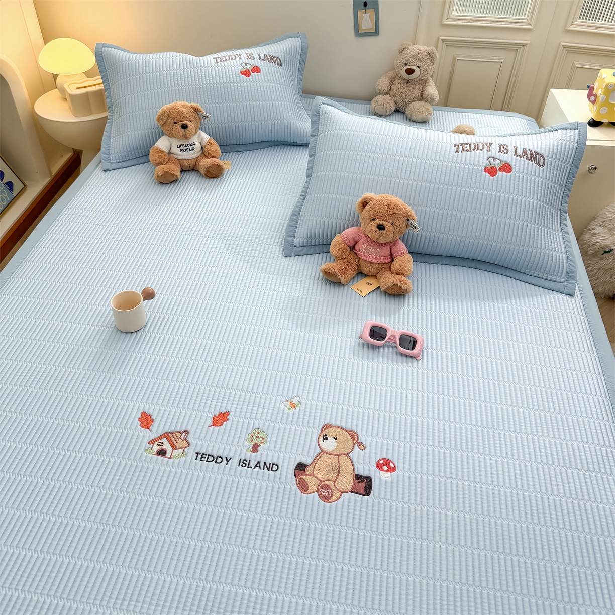 91家纺网 家纺一手货源 找家纺 慕木家纺 2026新款A类高端刺绣pe乙纶冰豆豆席爱兰系列正版授权（提供买家秀） 蓝屿泰迪-蓝床席款