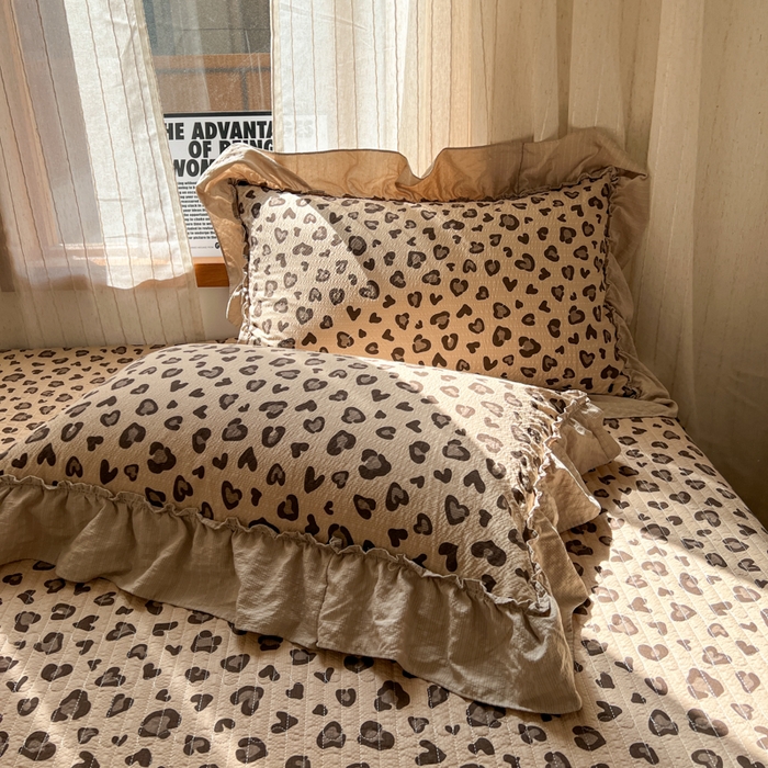 91家纺网 家纺一手货源 找家纺 禾沐 2026新款床盖款花边夏被四件套 咖豹纹