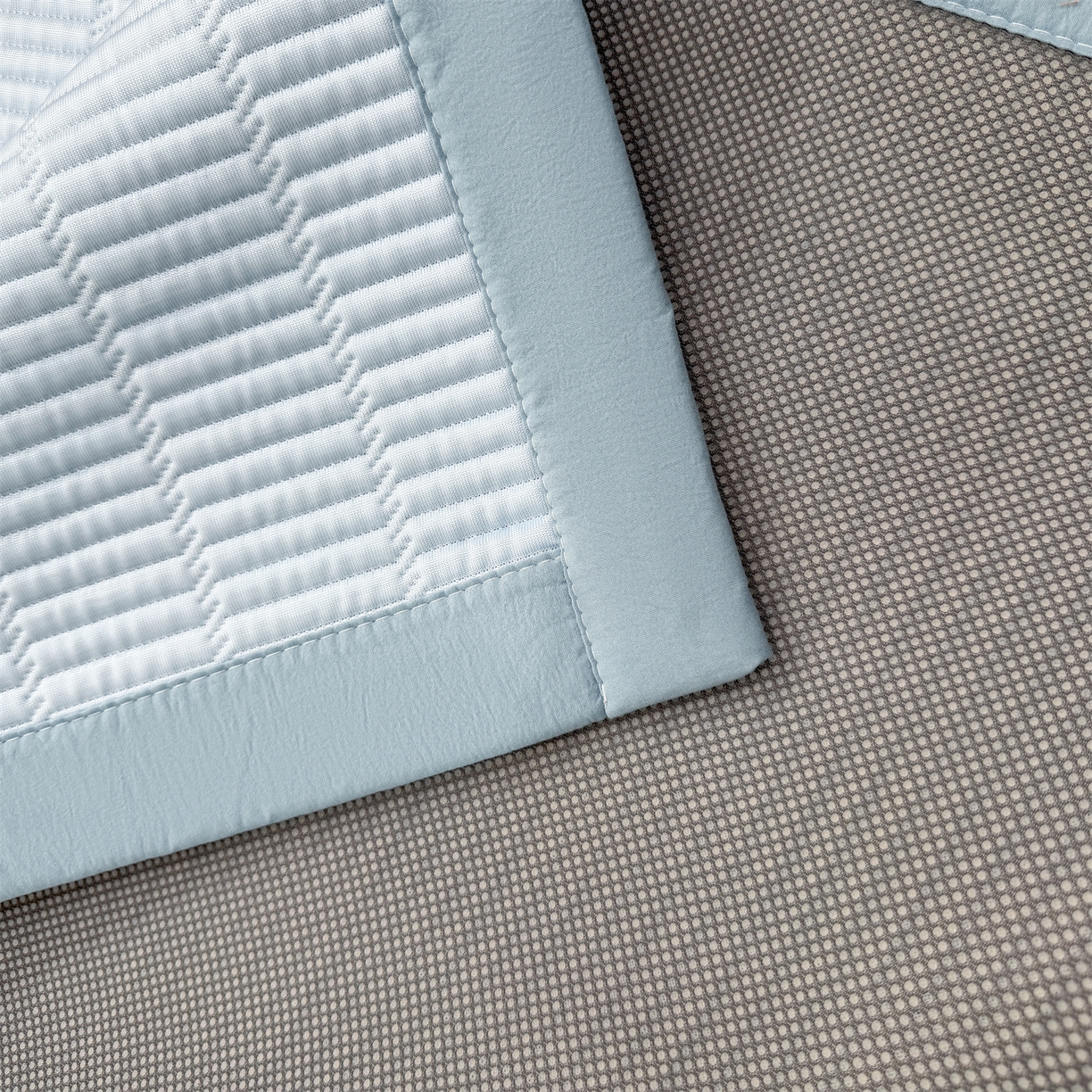 91家纺网 家纺一手货源 找家纺 慕木家纺 2026新款A类高端刺绣pe乙纶冰豆豆席爱兰系列正版授权（提供买家秀） 蓝屿泰迪-蓝床席款