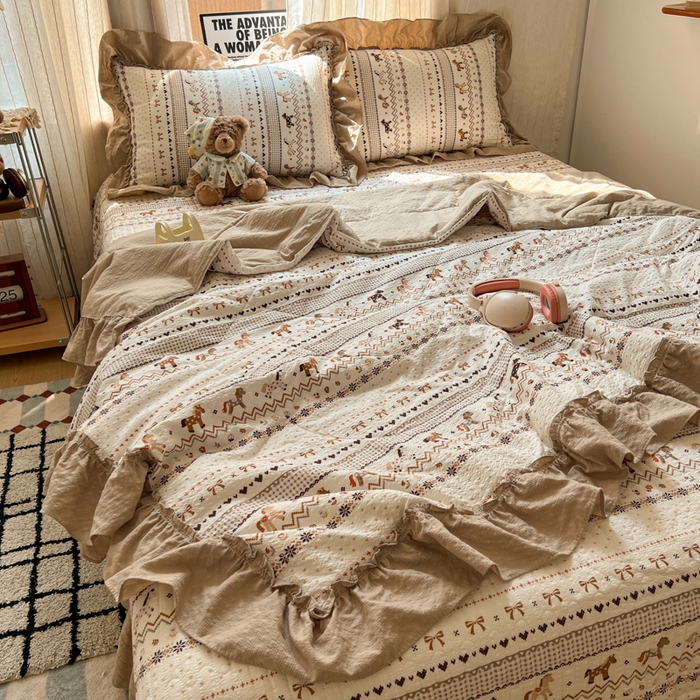 禾沐 2026新款床盖款花边夏被四件套 栗色木马纹