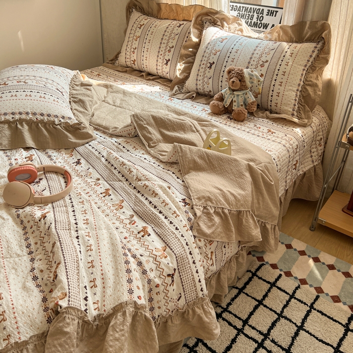 91家纺网 家纺一手货源 找家纺 禾沐 2026新款床盖款花边夏被四件套 栗色木马纹