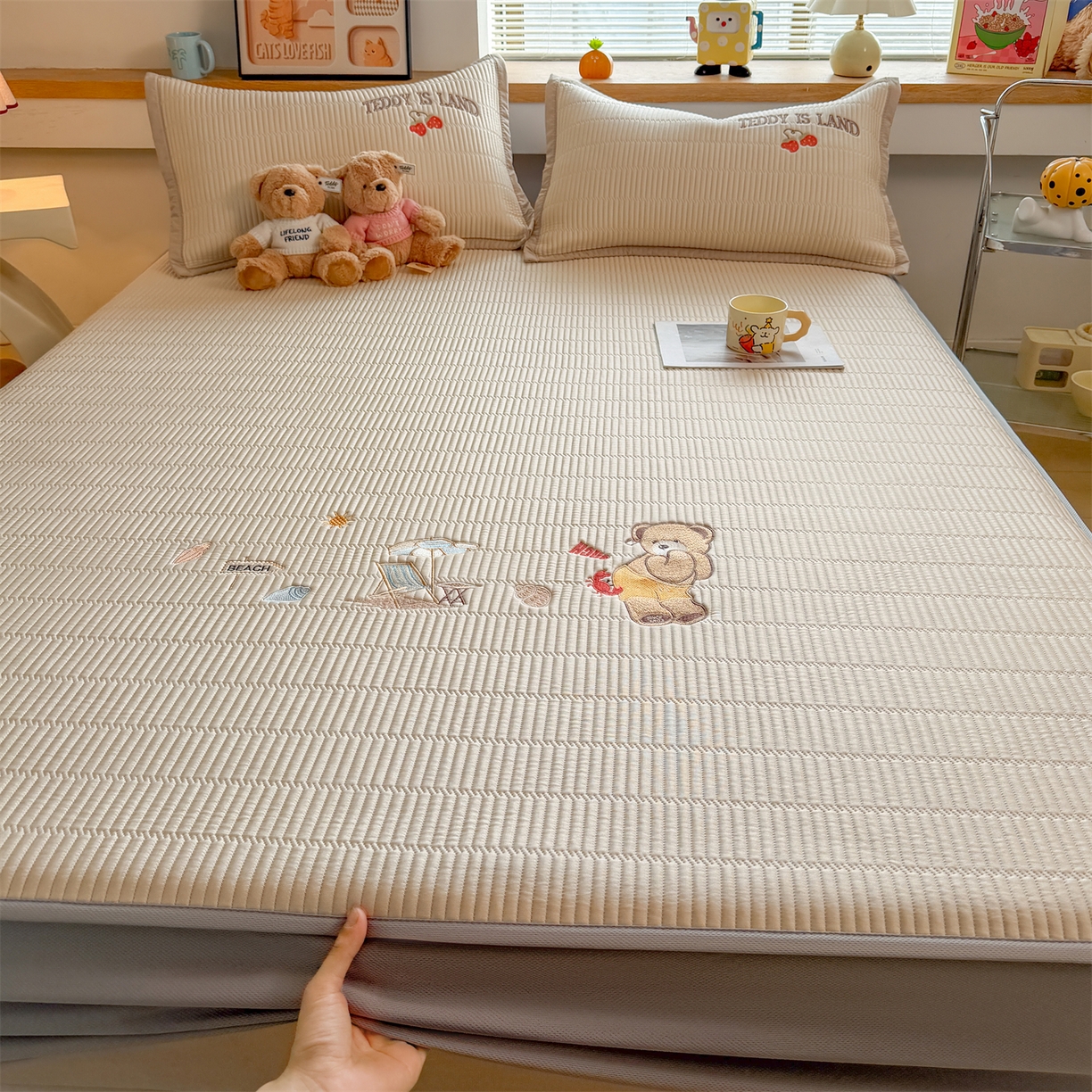 慕木家纺 2026新款A类高端刺绣pe乙纶冰豆豆席爱兰系列正版授权（提供买家秀） 青屿熊语-米白床笠款