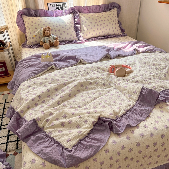 91家纺网 家纺一手货源 找家纺 禾沐 2026新款床盖款花边夏被四件套 芋泥花束