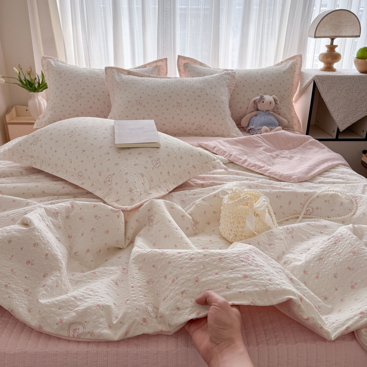 91家纺网 家纺一手货源 找家纺 禾沐 2026新款云感泡芙棉泡芙纱床盖夏被四件套 甜桃心