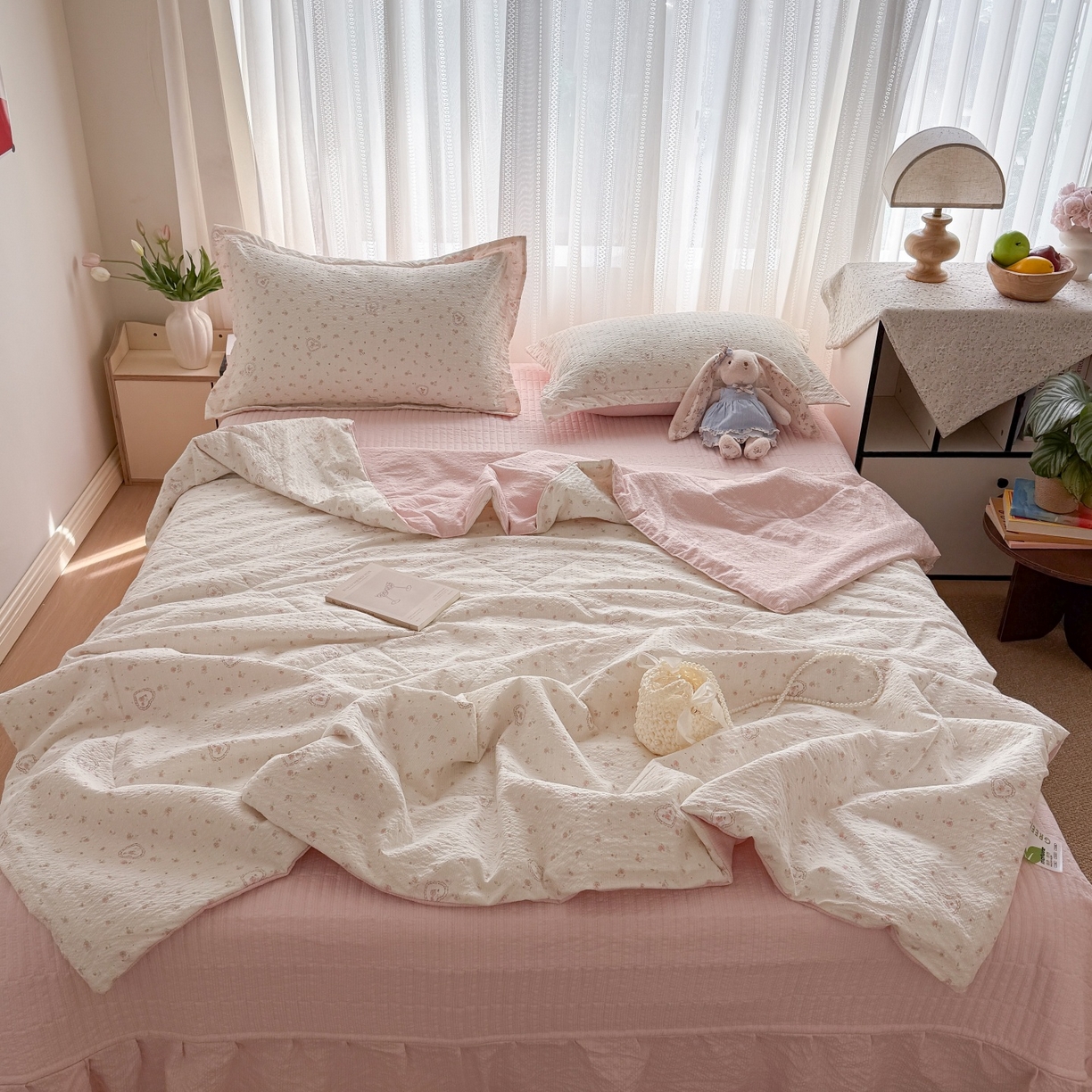 91家纺网 家纺一手货源 找家纺 禾沐 2026新款云感泡芙棉泡芙纱床盖夏被四件套 甜桃心