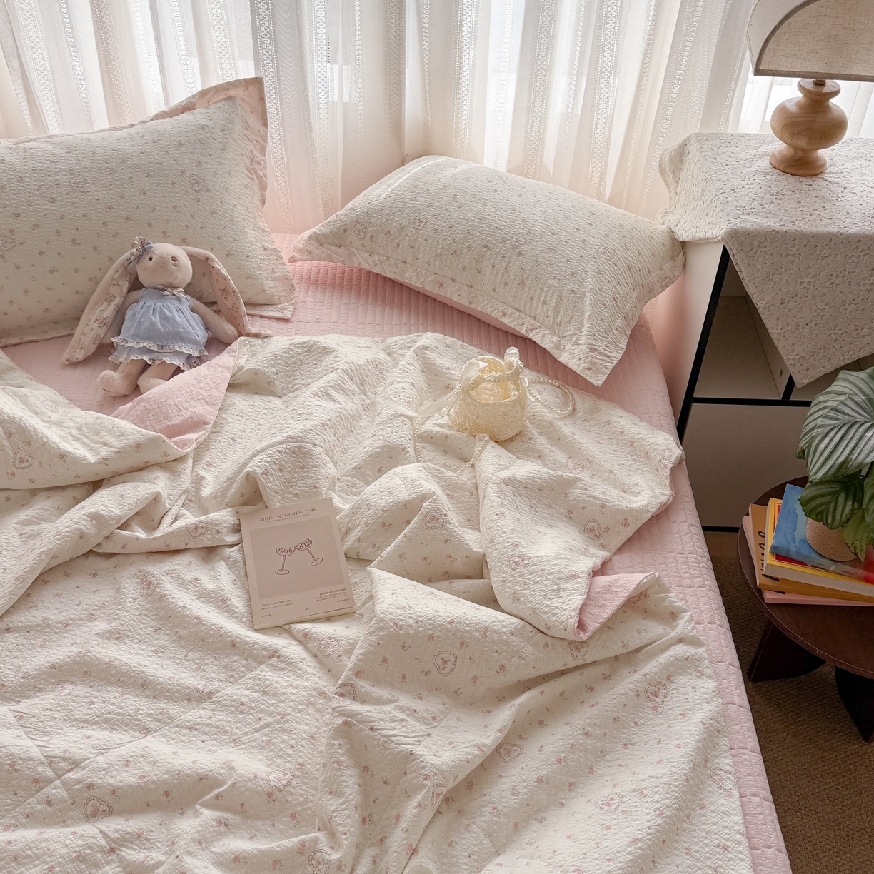 91家纺网 家纺一手货源 找家纺 禾沐 2026新款云感泡芙棉泡芙纱床盖夏被四件套 甜桃心