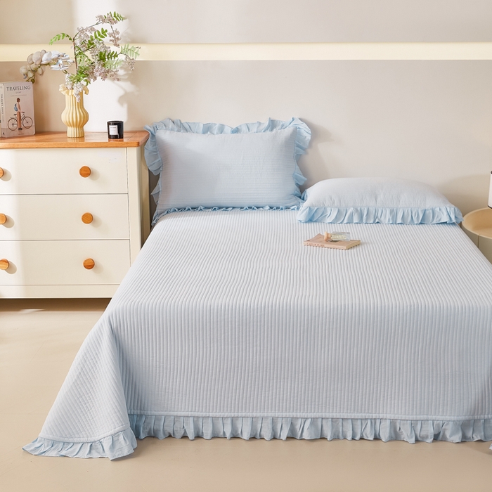 91家纺网 家纺一手货源 找家纺 玖玖爱家纺 2026新款高端A类夹棉水洗母婴级莱赛尔天丝床盖裙边凉席三件套 晴空蓝