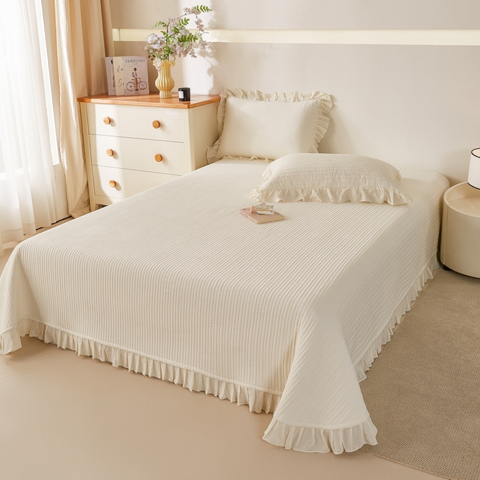 91家纺网 家纺一手货源 找家纺 玖玖爱家纺 2026新款高端A类夹棉水洗母婴级莱赛尔天丝床盖裙边凉席三件套 枙子白