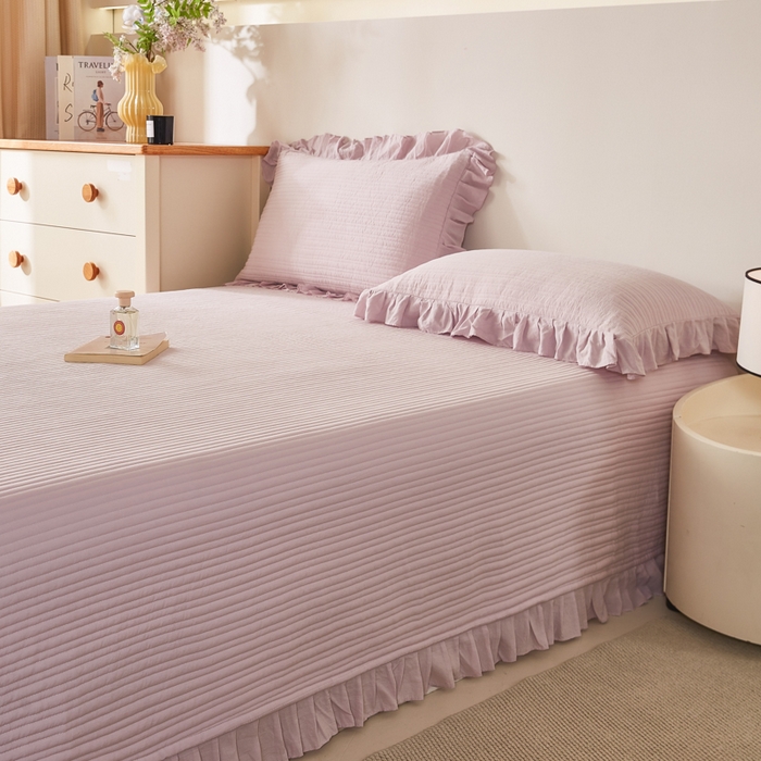 91家纺网 家纺一手货源 找家纺 玖玖爱家纺 2026新款高端A类夹棉水洗母婴级莱赛尔天丝床盖裙边凉席三件套 迷迭紫