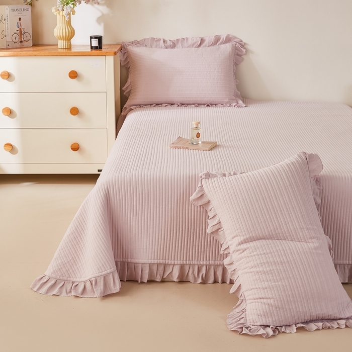 91家纺网 家纺一手货源 找家纺 玖玖爱家纺 2026新款高端A类夹棉水洗母婴级莱赛尔天丝床盖裙边凉席三件套 迷迭紫