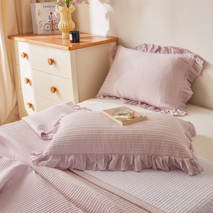 91家纺网 家纺一手货源 找家纺 玖玖爱家纺 2026新款高端A类夹棉水洗母婴级莱赛尔天丝床盖裙边凉席三件套 迷迭紫