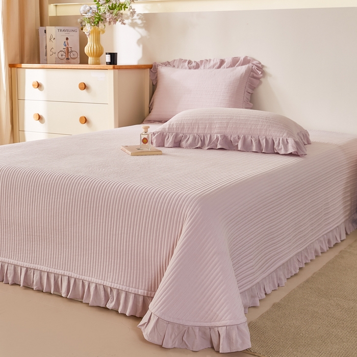 91家纺网 家纺一手货源 找家纺 玖玖爱家纺 2026新款高端A类夹棉水洗母婴级莱赛尔天丝床盖裙边凉席三件套 迷迭紫