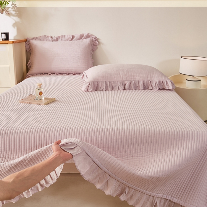 91家纺网 家纺一手货源 找家纺 玖玖爱家纺 2026新款高端A类夹棉水洗母婴级莱赛尔天丝床盖裙边凉席三件套 迷迭紫