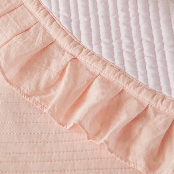 91家纺网 家纺一手货源 找家纺 玖玖爱家纺 2026新款高端A类夹棉水洗母婴级莱赛尔天丝床盖裙边凉席三件套 奶霜粉