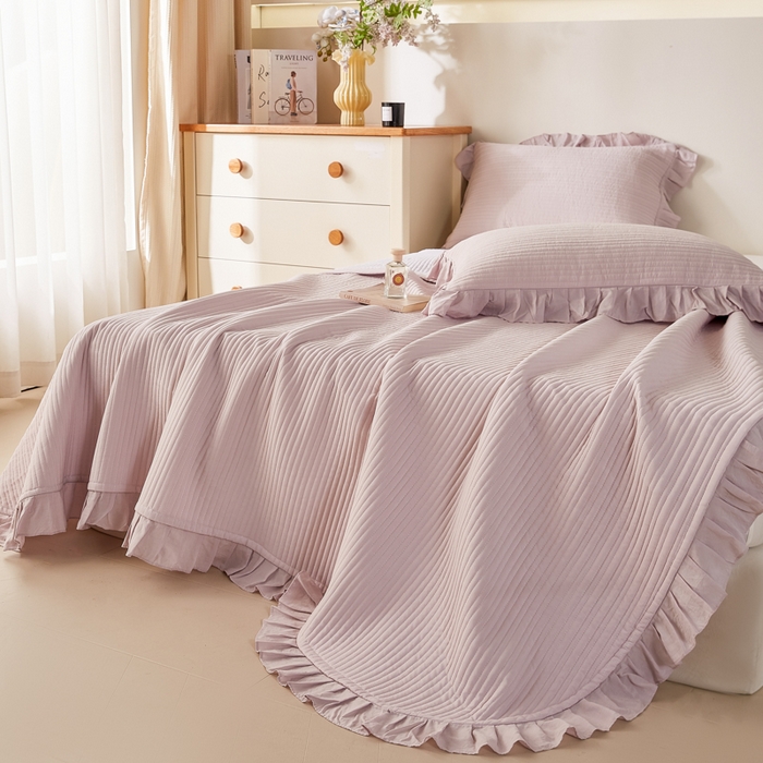 91家纺网 家纺一手货源 找家纺 玖玖爱家纺 2026新款高端A类夹棉水洗母婴级莱赛尔天丝床盖裙边凉席三件套 迷迭紫