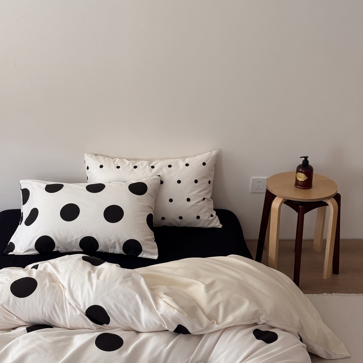 91家纺网 家纺一手货源 找家纺 （总）尺素 2026新款全棉纯棉简约松弛感波点四件套纯棉ins风纯色被套