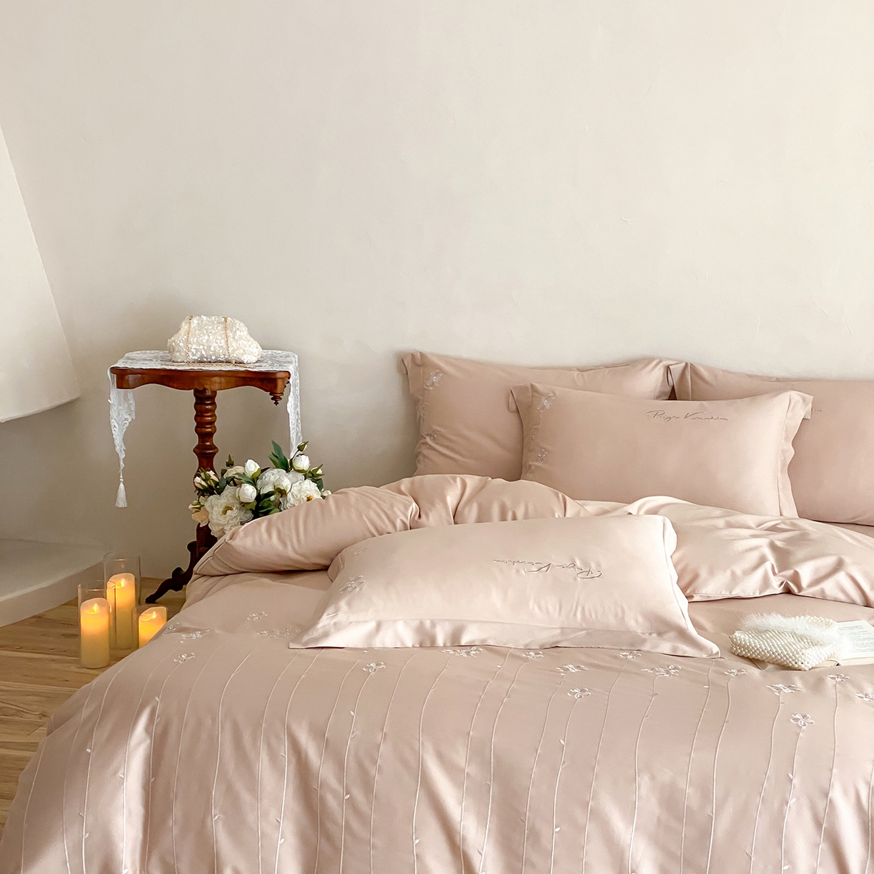 91家纺网 家纺一手货源 找家纺 曼布缇 2026新款春夏款新品长绒棉刺绣四件套 -花涧 花涧-浅米咖（会员－20，券后338起）