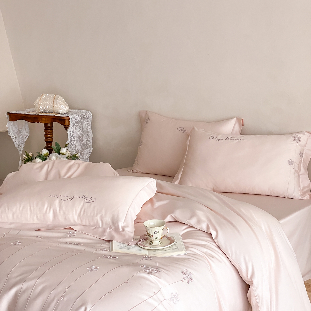 91家纺网 家纺一手货源 找家纺 曼布缇 2026新款春夏款新品长绒棉刺绣四件套 -花涧 花涧-浅粉（会员－20，券后338起）