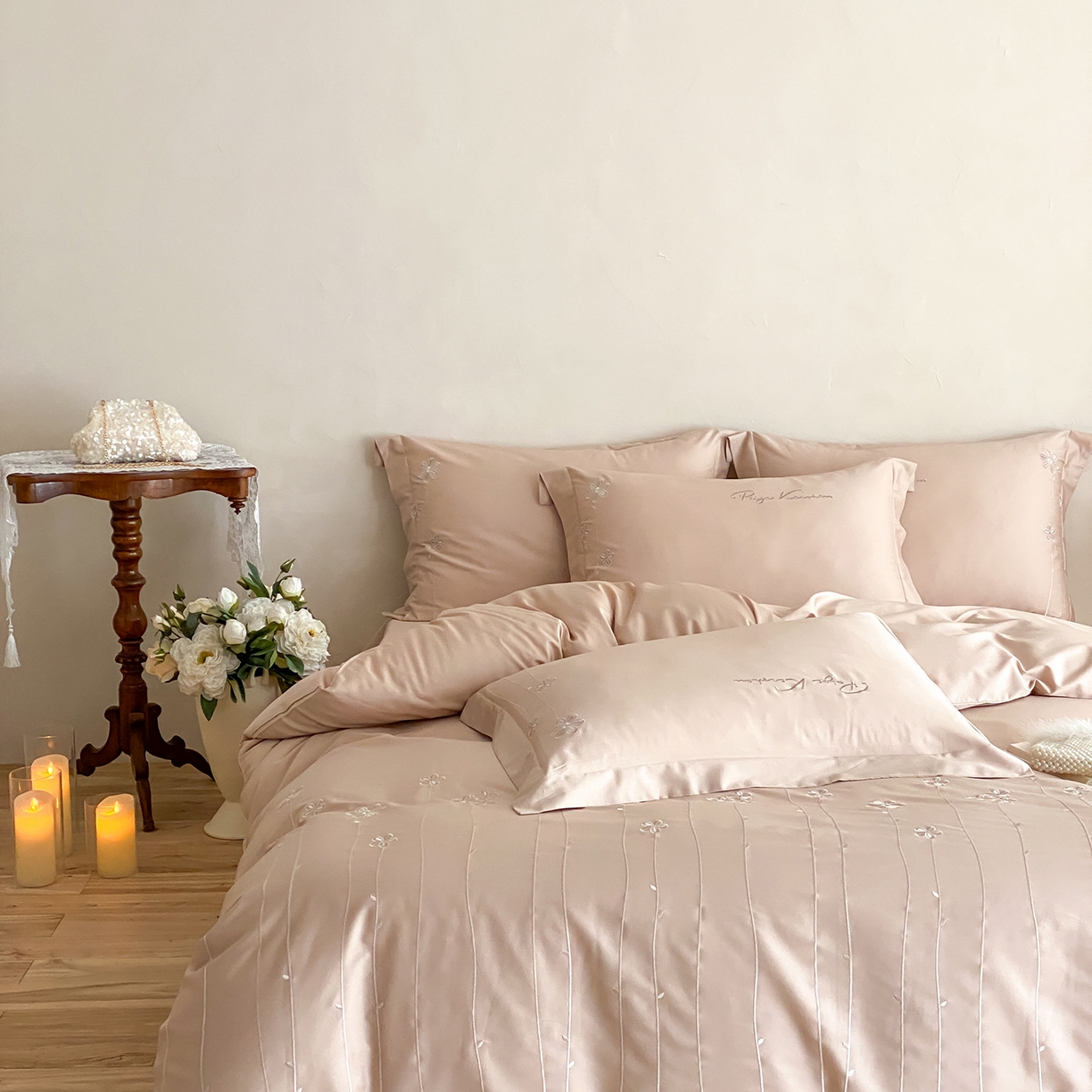 91家纺网 家纺一手货源 找家纺 曼布缇 2026新款春夏款新品长绒棉刺绣四件套 -花涧 花涧-浅米咖（会员－20，券后338起）