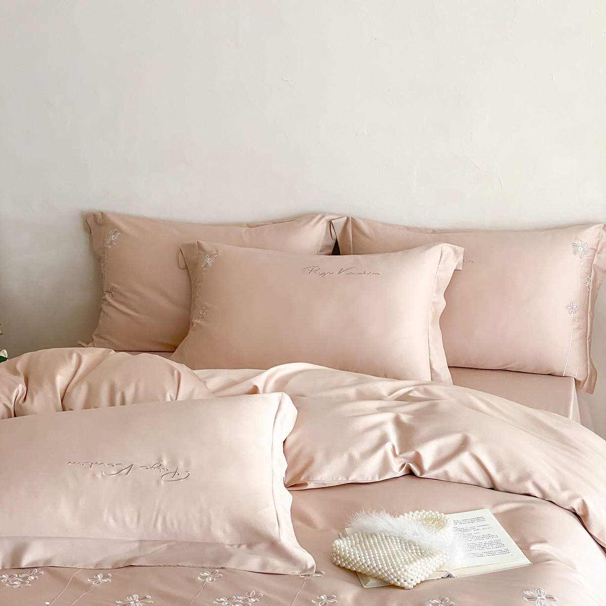 91家纺网 家纺一手货源 找家纺 曼布缇 2026新款春夏款新品长绒棉刺绣四件套 -花涧 花涧-浅米咖（会员－20，券后338起）