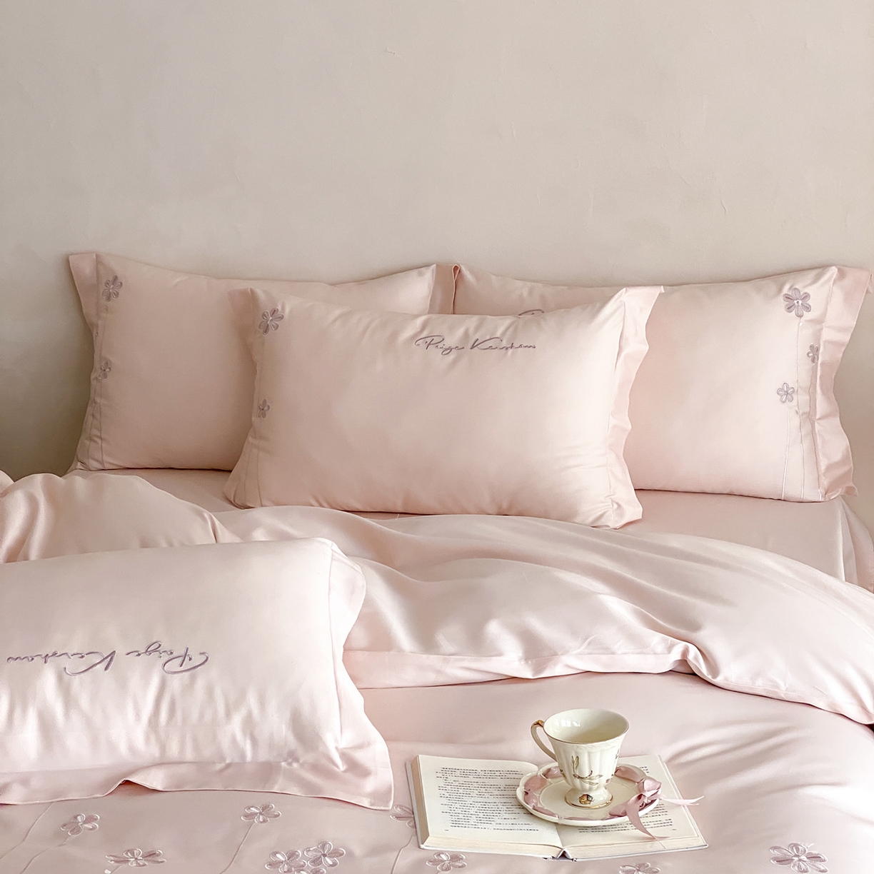 91家纺网 家纺一手货源 找家纺 曼布缇 2026新款春夏款新品长绒棉刺绣四件套 -花涧 花涧-浅粉（会员－20，券后338起）