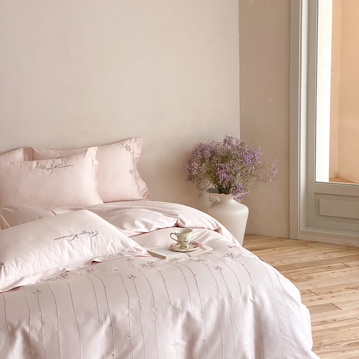 91家纺网 家纺一手货源 找家纺 曼布缇 2026新款春夏款新品长绒棉刺绣四件套 -花涧 花涧-浅粉（会员－20，券后338起）