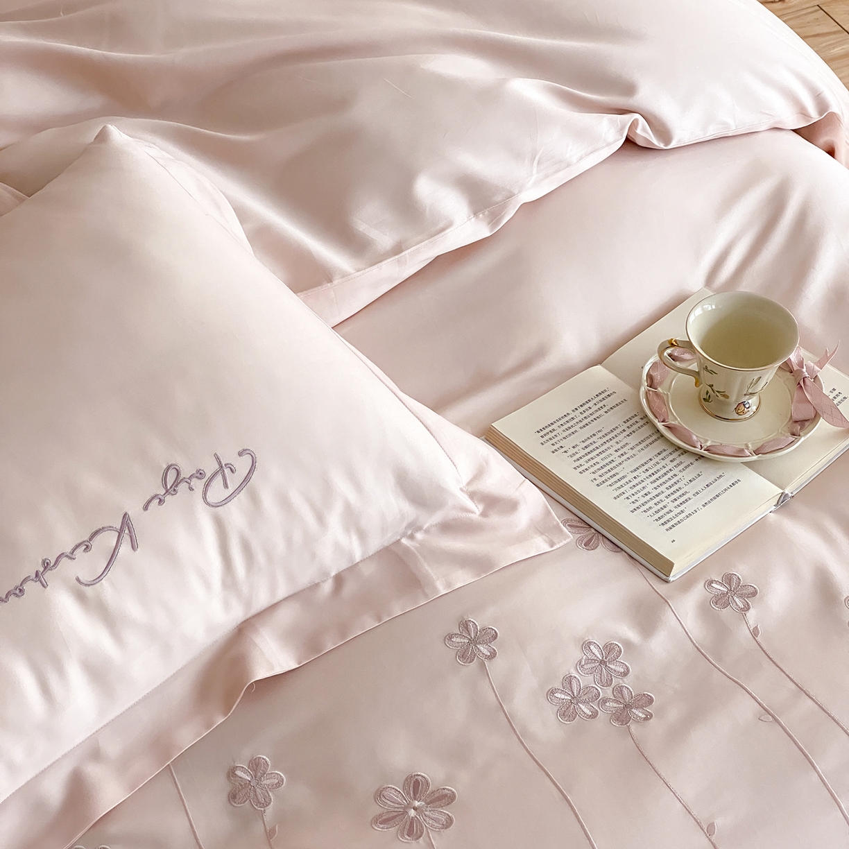 91家纺网 家纺一手货源 找家纺 曼布缇 2026新款春夏款新品长绒棉刺绣四件套 -花涧 花涧-浅粉（会员－20，券后338起）