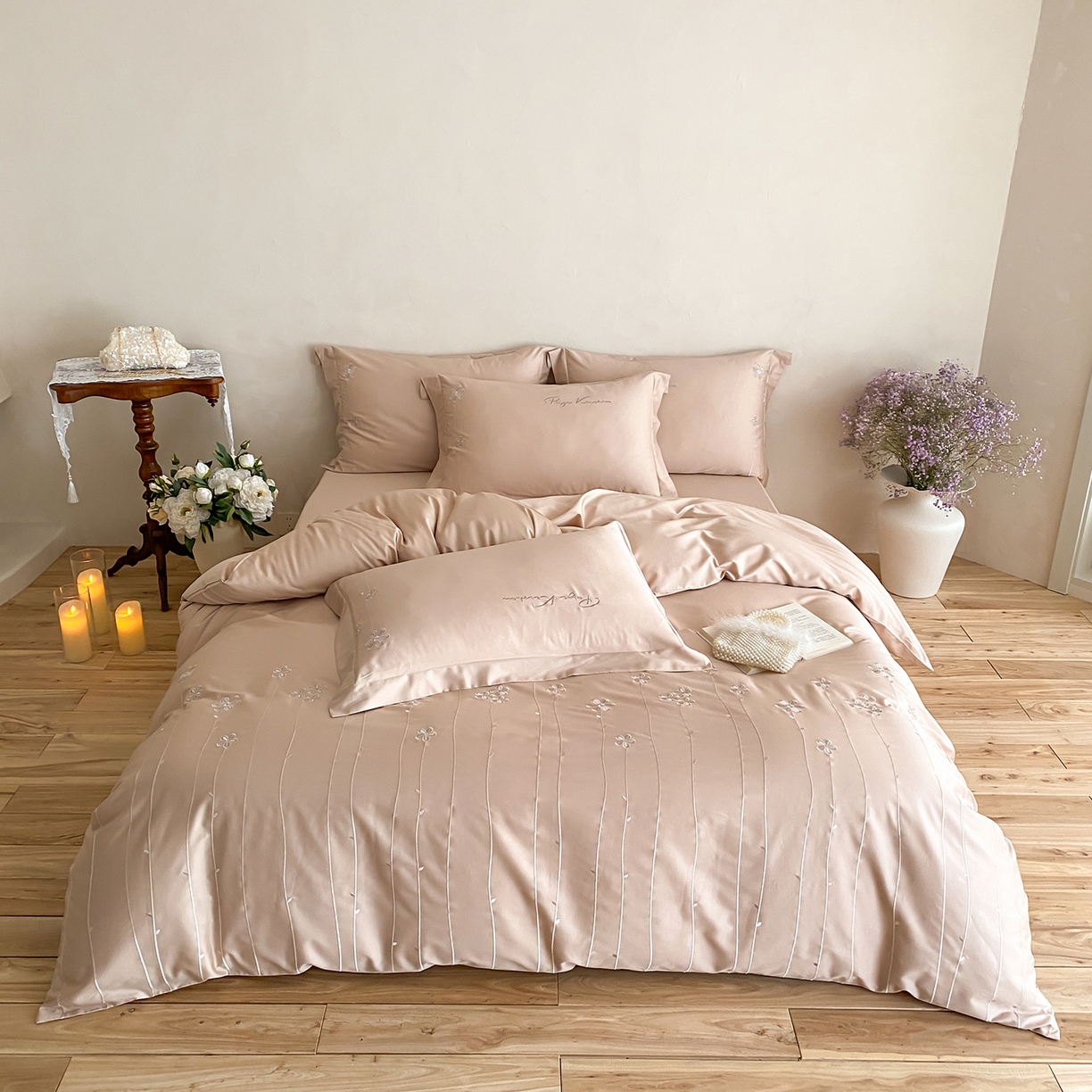 91家纺网 家纺一手货源 找家纺 曼布缇 2026新款春夏款新品长绒棉刺绣四件套 -花涧 花涧-浅米咖（会员－20，券后338起）