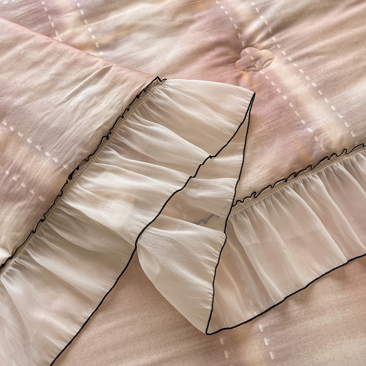 91家纺网 家纺一手货源 找家纺 宜凡家纺 2026新款全棉数码印花夏被床裙四件套②号系列 光之羽 紫