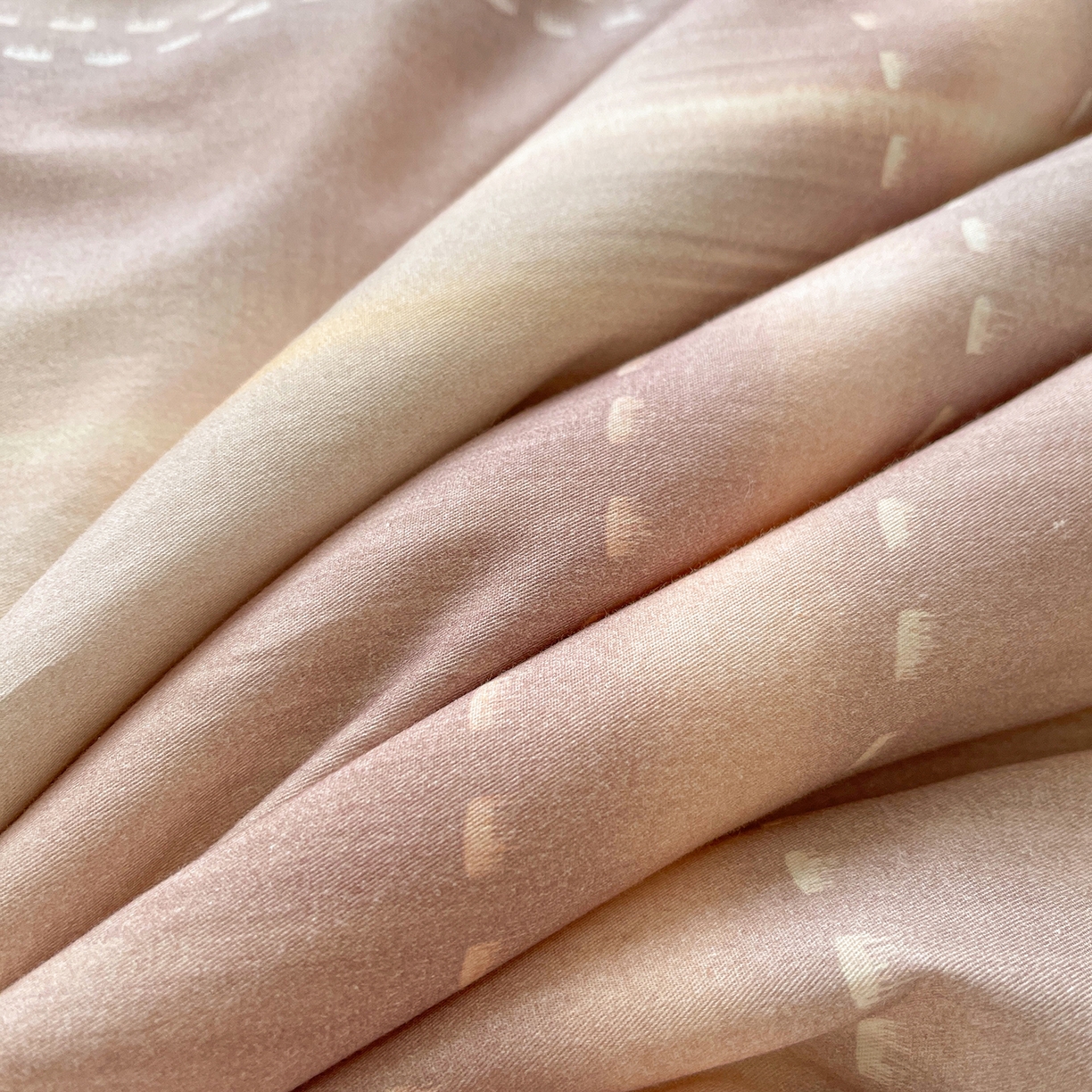 91家纺网 家纺一手货源 找家纺 宜凡家纺 2026新款全棉数码印花夏被床裙四件套②号系列 光之羽 紫